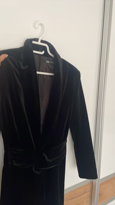 Черна рокля Zara
