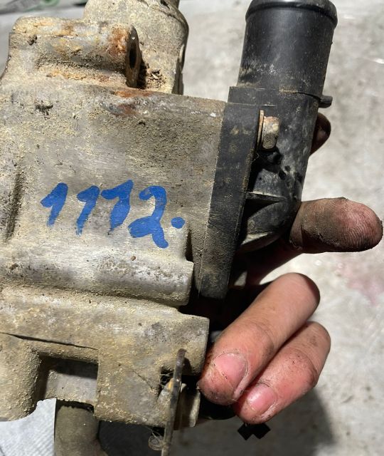 Carcasa termostat 130499F600 Nissan Almera N16