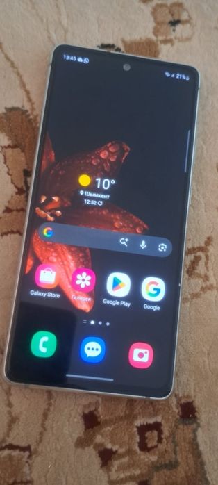 Samsung s 20fe с царапиной камере но это не мешает