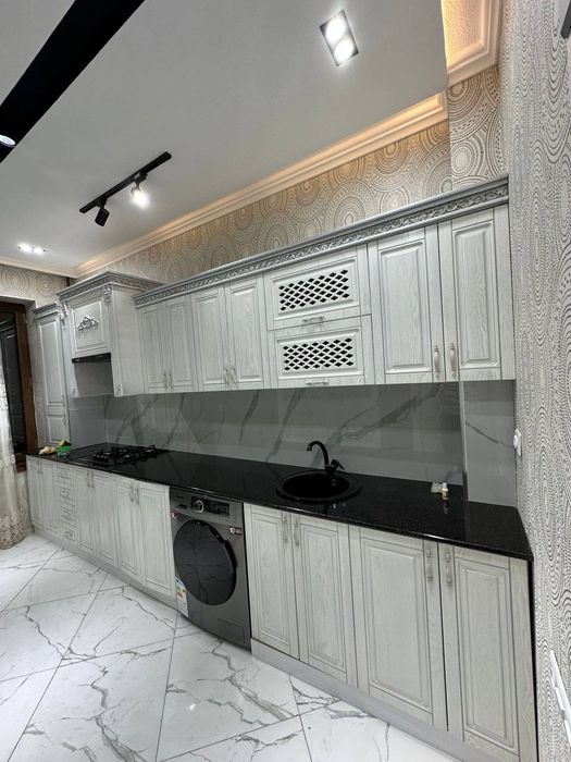 Premium lux Новастройка 2 хона 1 этаж Азиз бозор олдида жойлашган.Аген