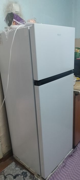 Xaladelnik sotiladi roison 3 oy buldi olganimga yangi turibdi