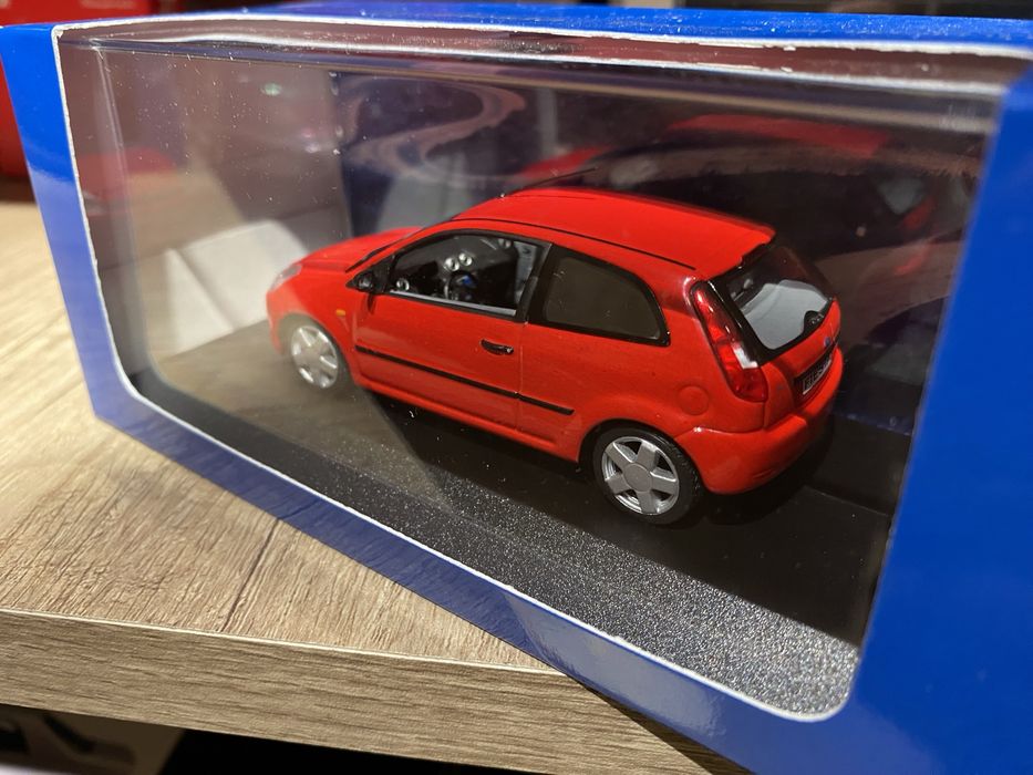 MINICHAMPS FORD FIESTA an 2001 machetă auto scara 1:43 3 uși