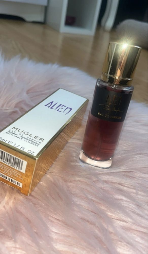 Apa de parfum Alien