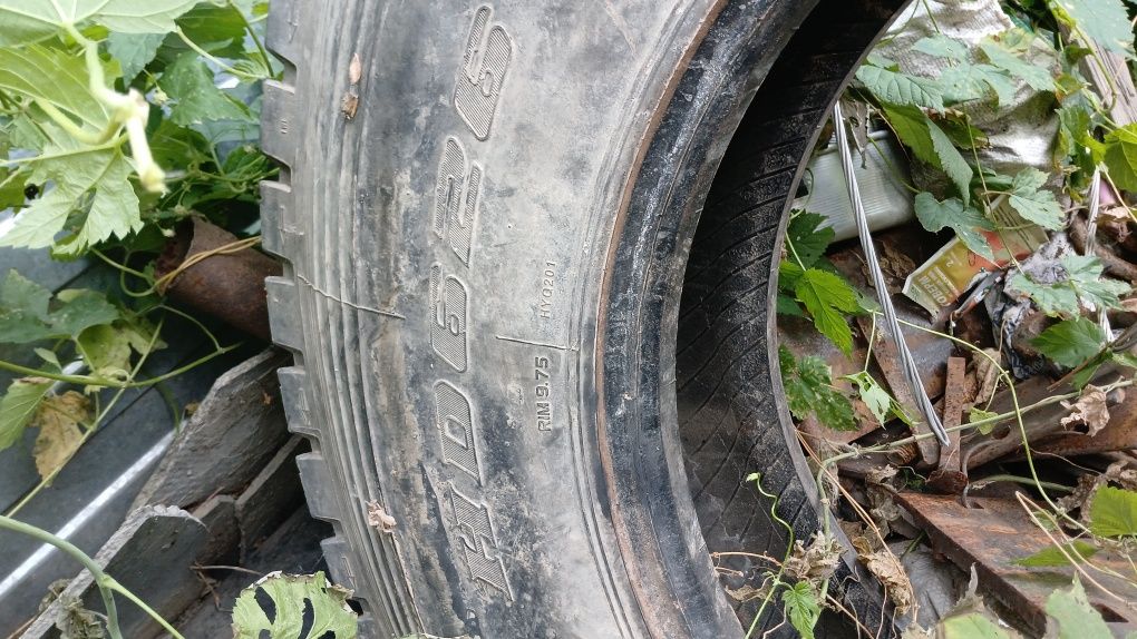 Продается Шина грузовая  13R 22,5