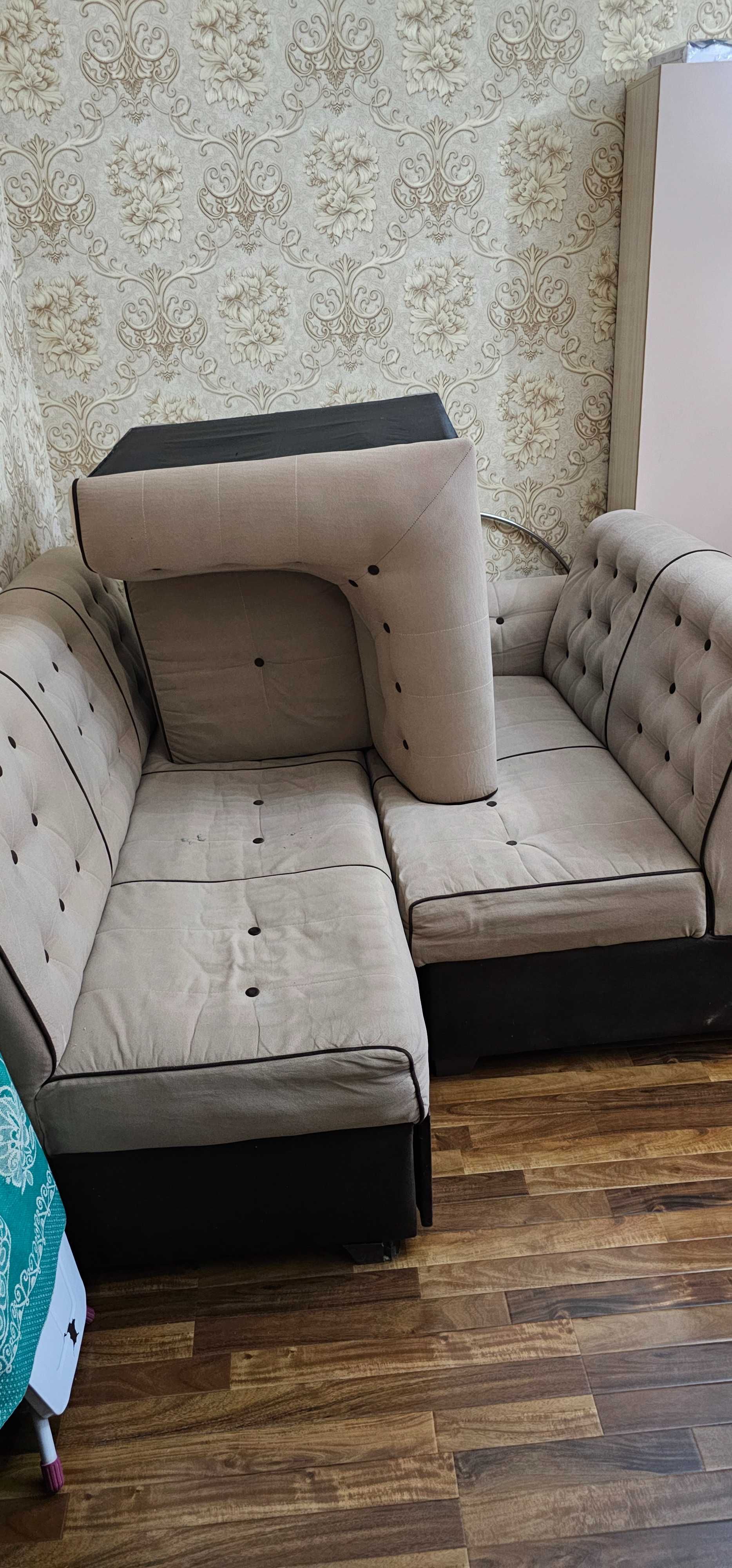 Срочно продам диван угловой, раскладной.