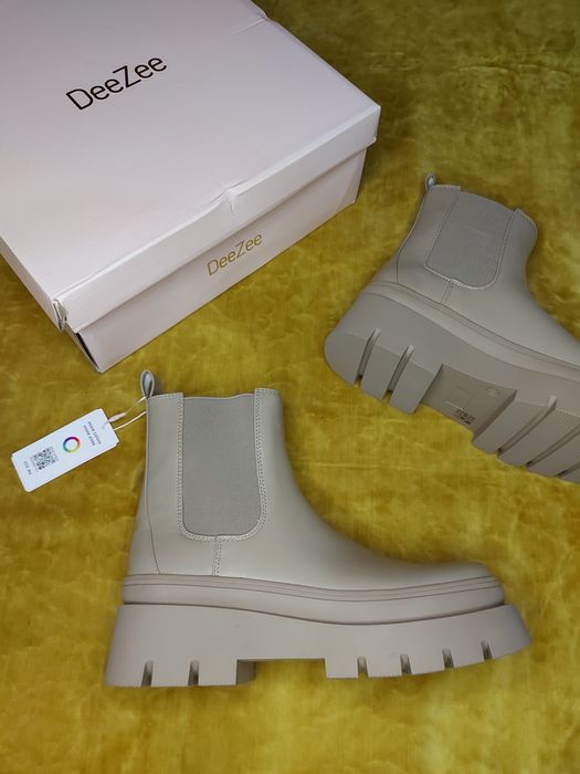 Botine DeeZee
Botine DeeZee