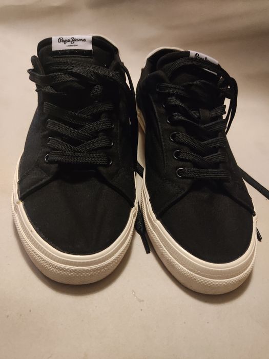 Teniși pepe Jeans un model frumos și deosebit