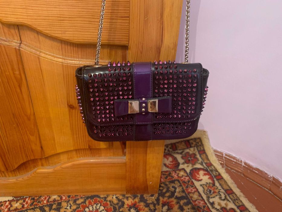 Продам сумочку дамскую из натур. кожи фиолет. цвета (сделано в Италии)