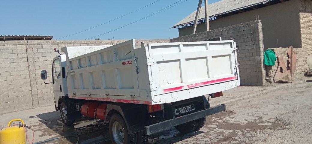 Isuzu samasval  2011