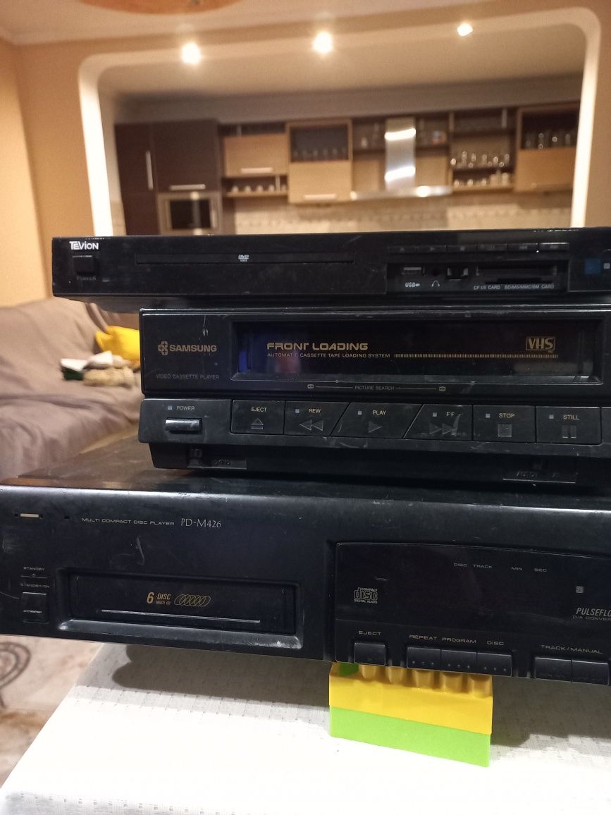 Disponibile dvd , tevion ; video Samsung; multicompact disc player  PD