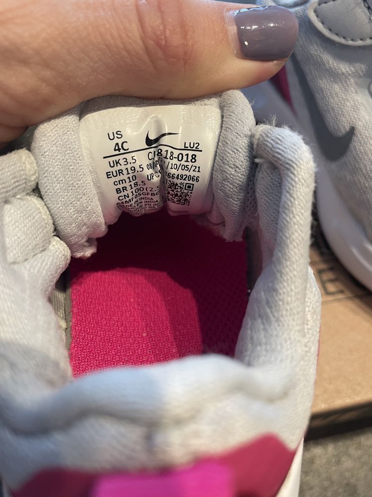 Nike бебешки маратонки 19.5 номер