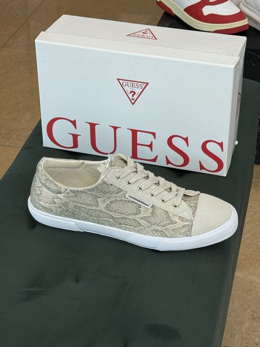 Дамски кецове Guess 42