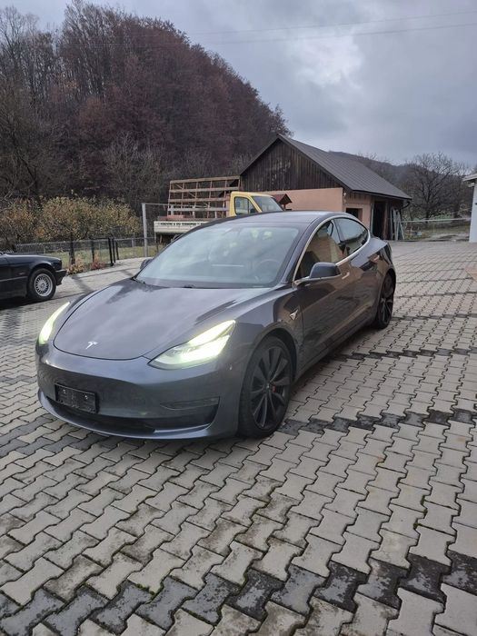 Tesla Model 3 Tesla model 3 Perfomance 75 kw  RAR facut si numere rosii