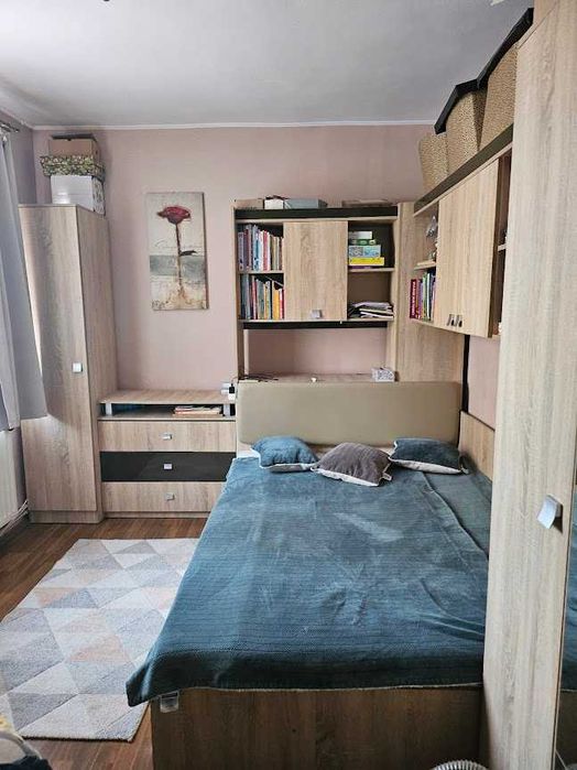 Vând apartament spațios și luminos în zona centrală