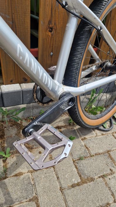 Bicicleta dirt jumper canyon stitched 360 pro