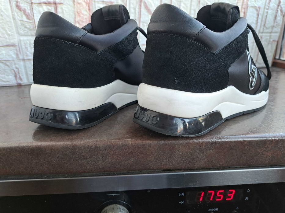 мъжки черни маратонки,кецове,спортни обувки,сникърси,ном 41/42 Liu Jo