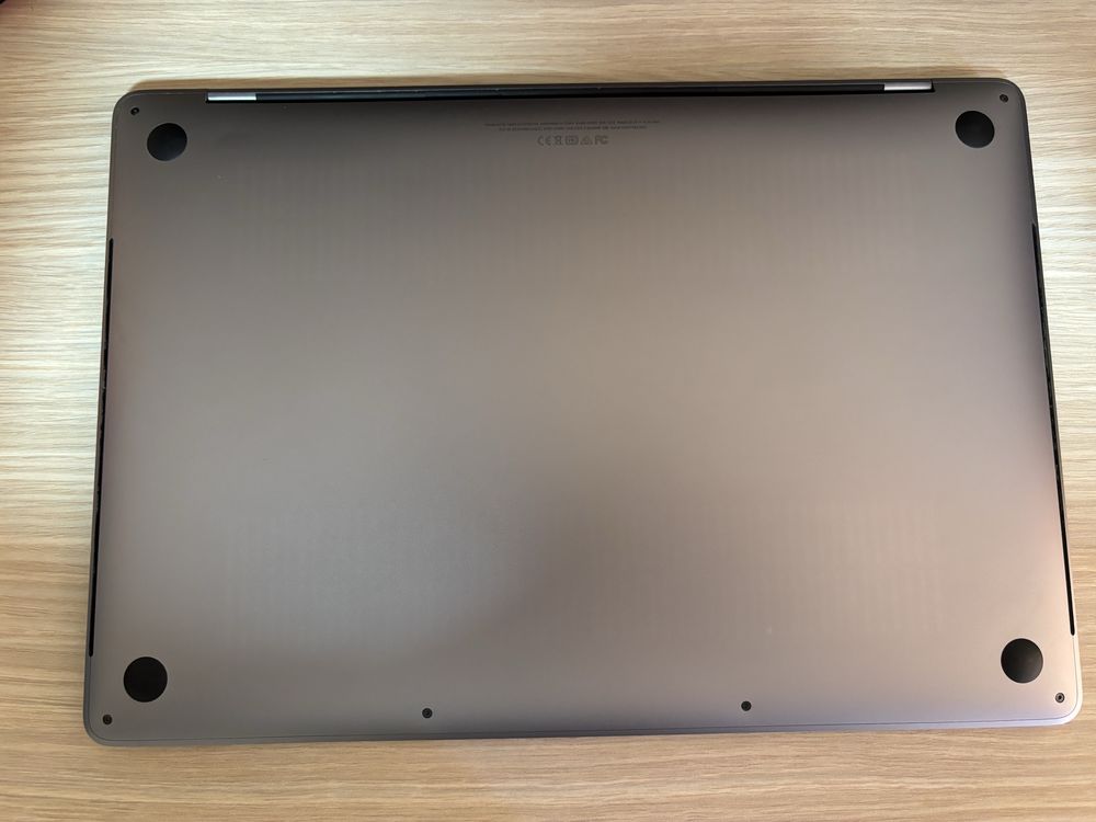 MacBook Pro 15” (2018) – i7, 16GB RAM, 500GB SSD, Radeon Pro 560X