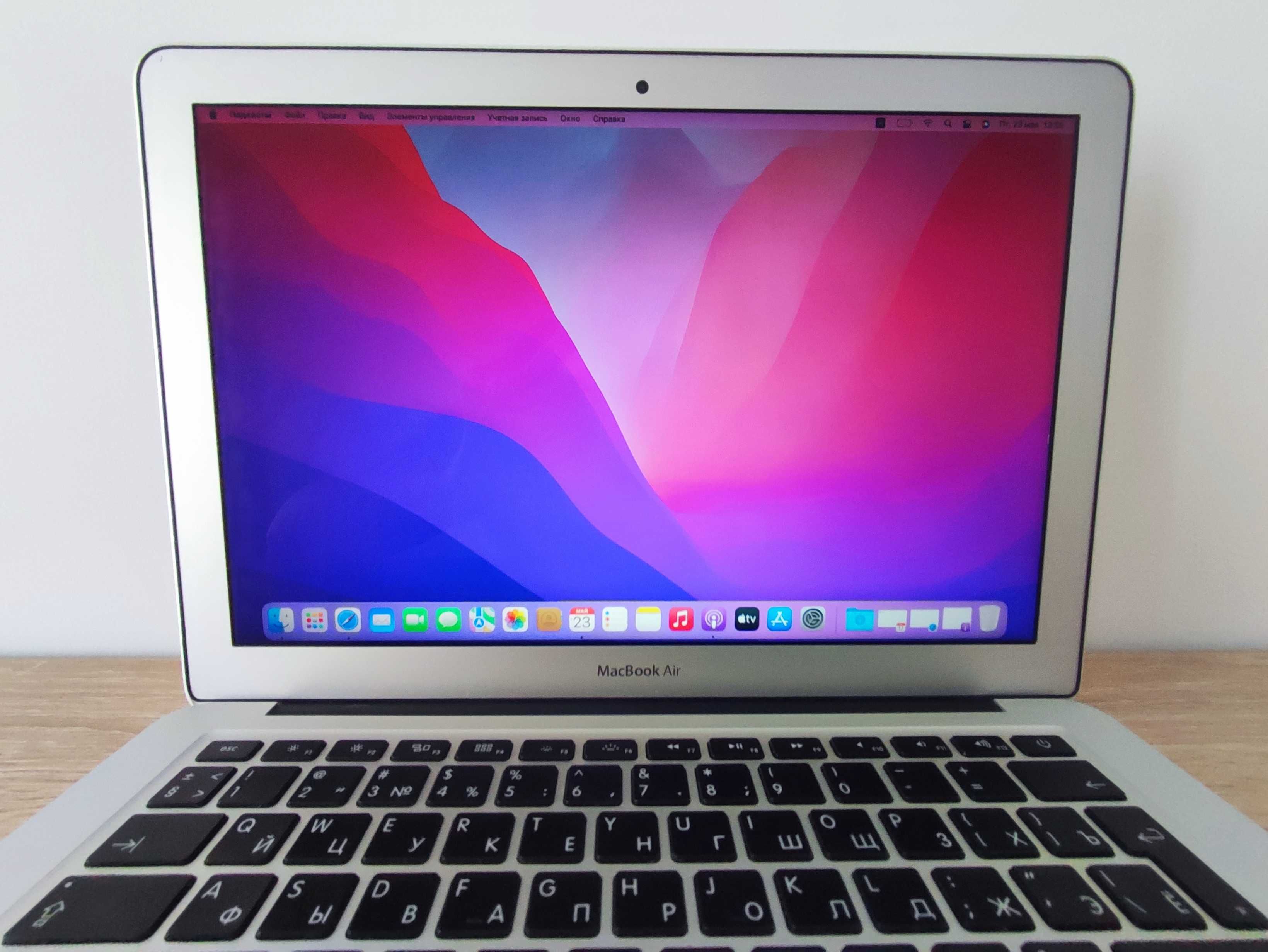 Apple MacBook Air 13" (2017, A1466)