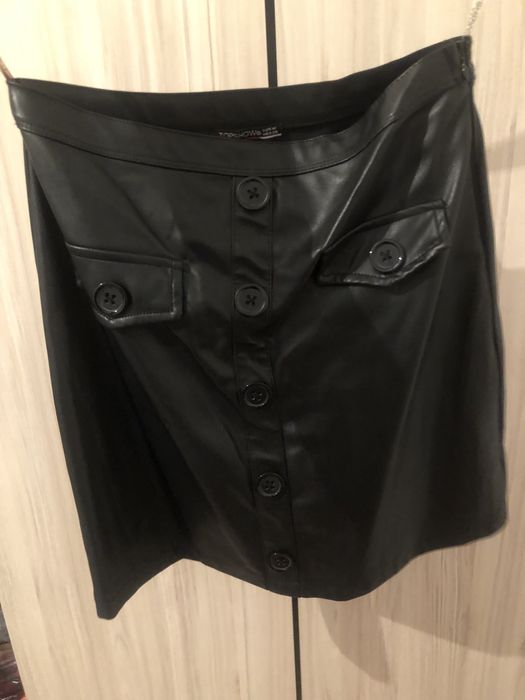 Кожена пола