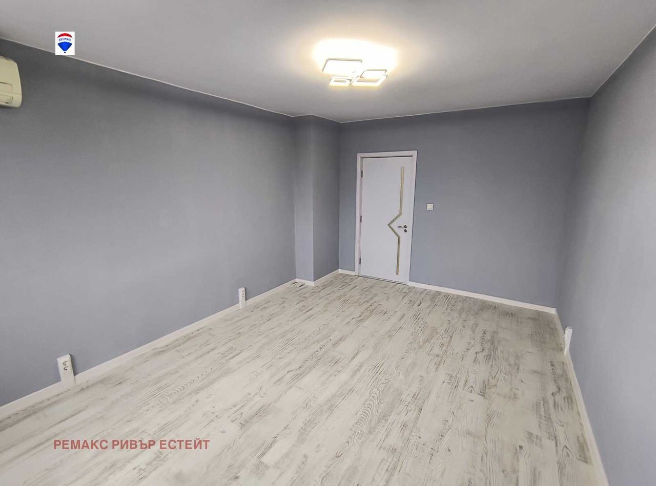 Продава се Тристаен апартамент в Русе, Възраждане - 80 кв.м за 1334 €/кв.м - Снимка #1