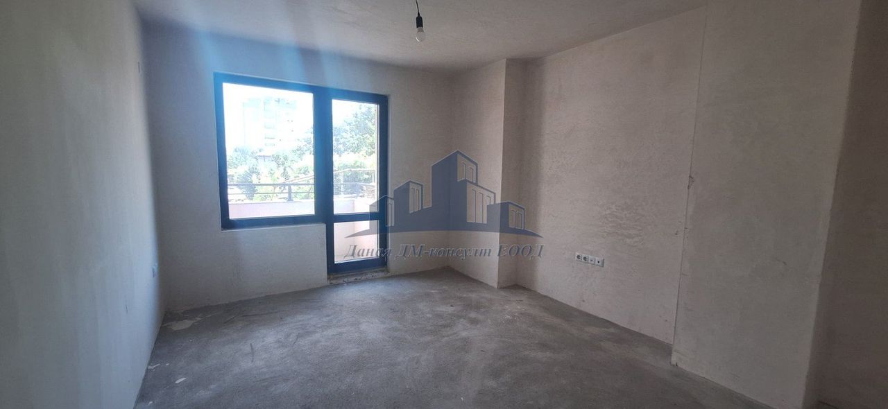 Продава се Тристаен апартамент в Шумен, 2-ри корпус - 135 кв.м за 1000 €/кв.м - Снимка #5