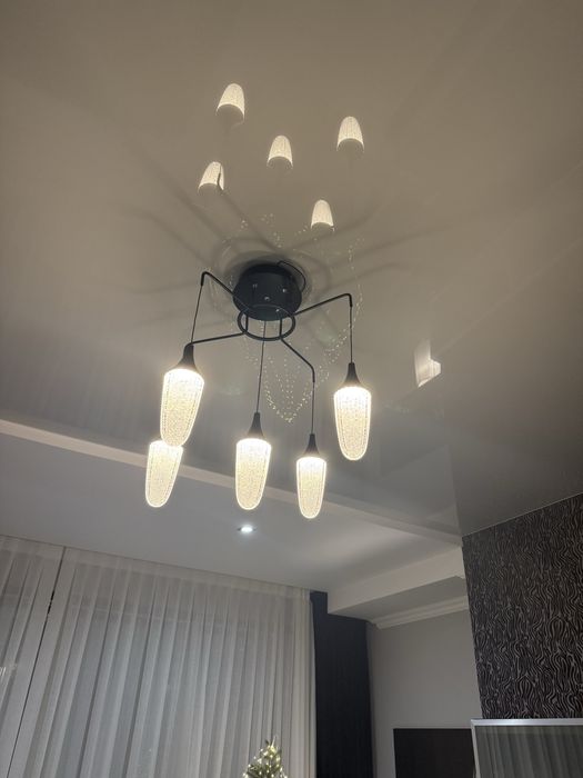 Продам люстру в идеальном состоянии