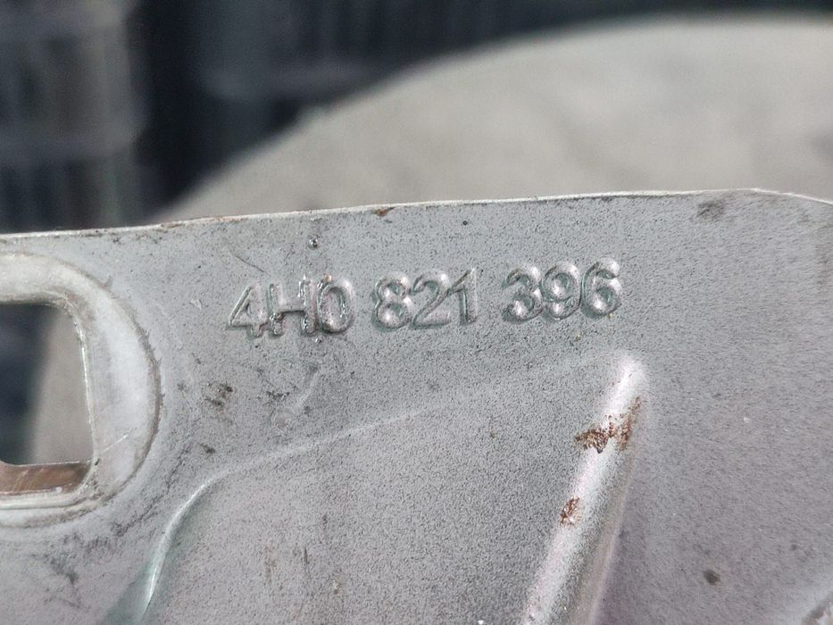 Suport aripa dreapta fata 4H0821396 Audi A8 D4/4H [2010 - 2014] 4.2 t