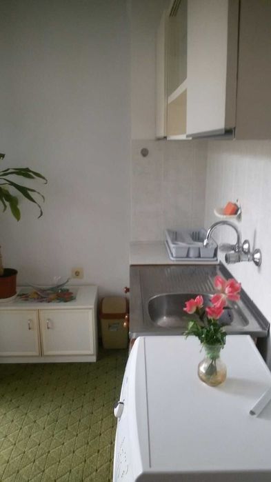 Дава се под наем Двустаен апартамент в Бургас, Славейков - 40 кв.м за 114.75 € - Снимка #2