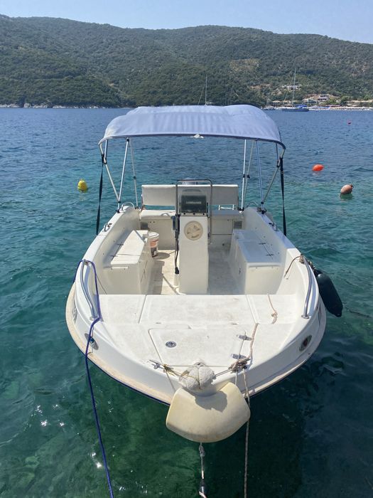 Barca cu motor si peridoc