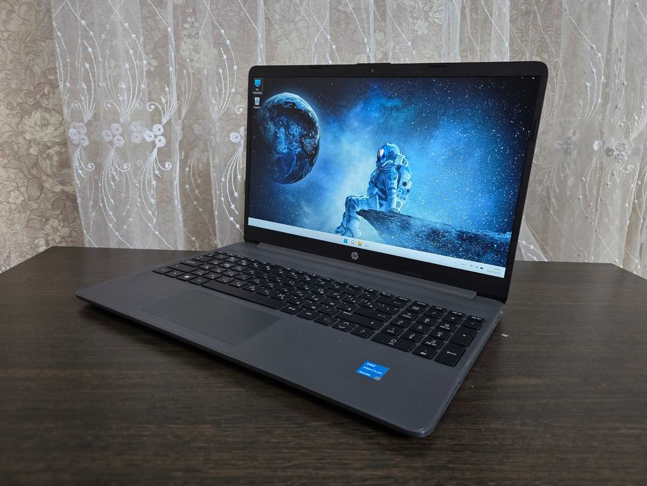 Ноутбук HP Laptop 15S как новый