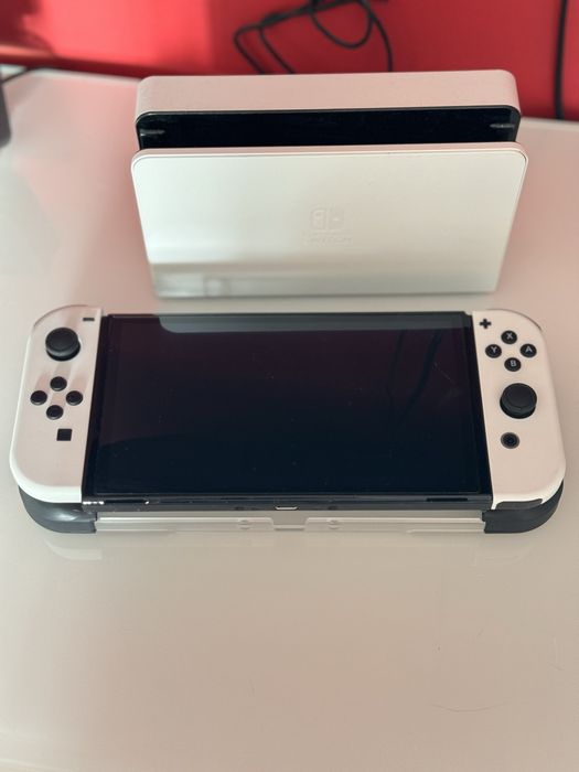 Nintendo Switch Oled Bundle white