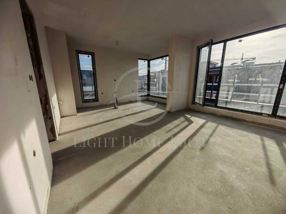 Продава се Тристаен апартамент в Пловдив, Христо Смирненски - 137 кв.м за 1257 €/кв.м - Снимка #1