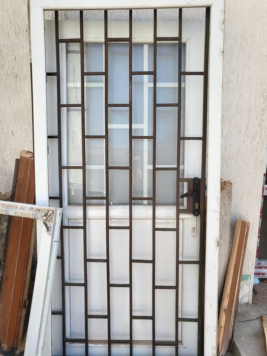 Продавам две врати едната е желязна