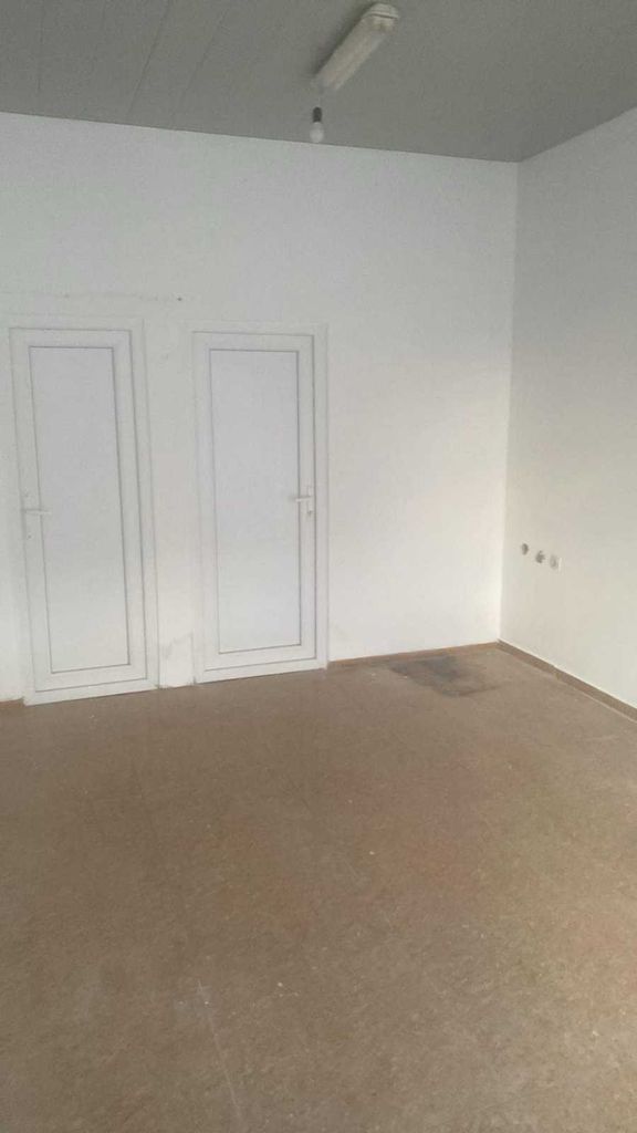 Дава се под наем Офис в Поморие - 30 кв.м за 150 € - Снимка #1