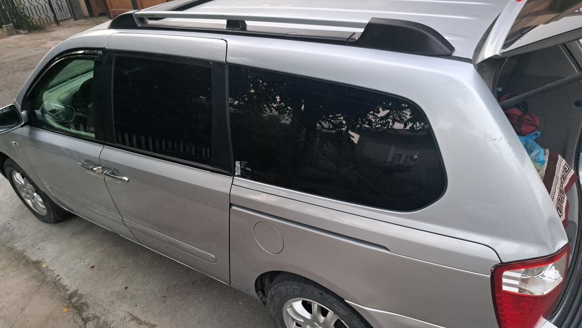 Kia carnival uzunidan sotiladi 2007 yili