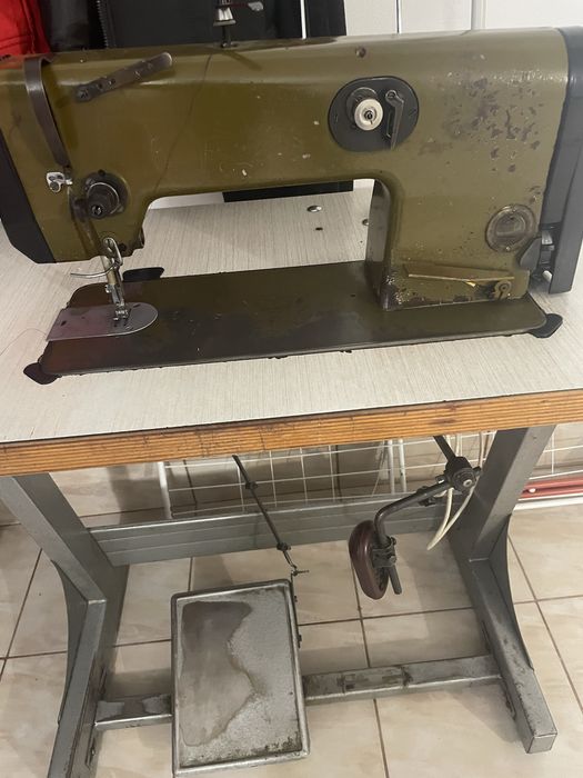 Masina de cusut industriala si triploc