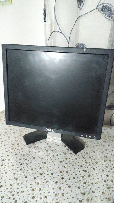 Vând PS3 ,monitor dell și 4 jocuri!!