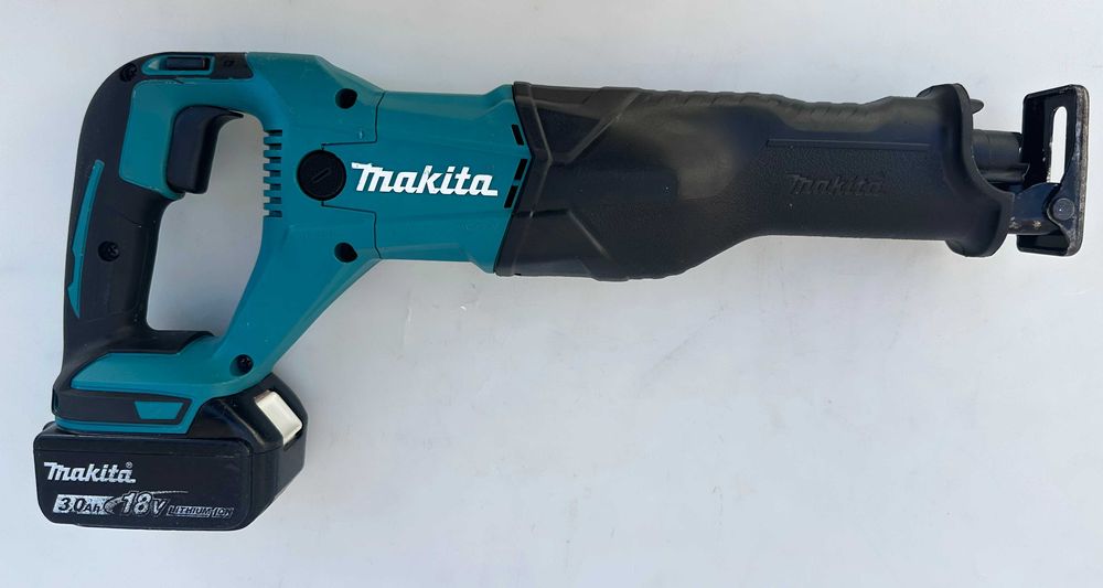 Makita DJR186 - Акумулаторен саблен трион 2x18V 3.0Ah