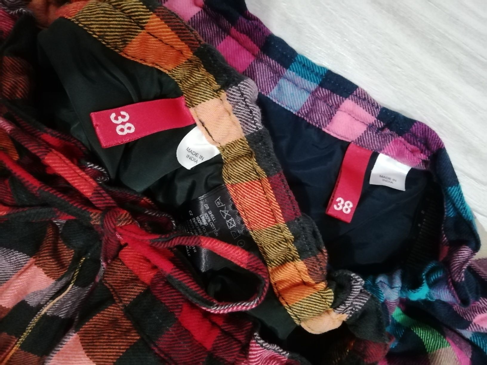 Fuste tartan H&M și borsete colorate punk rock