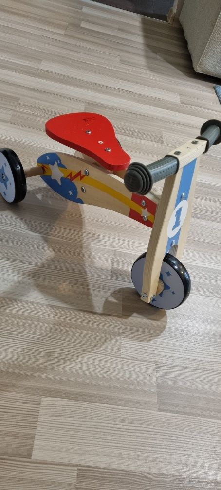 Tricicleta fără pedale din lemn