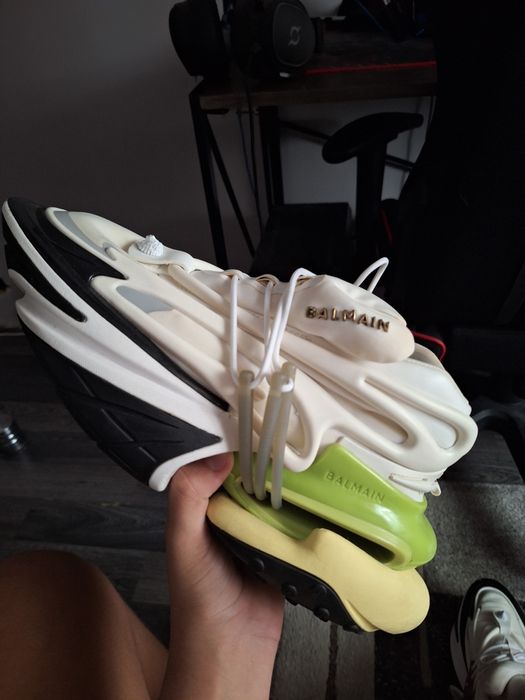 Vând adidasi balmain