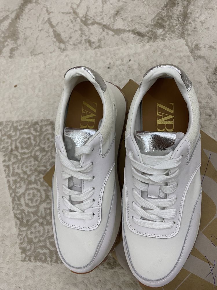 Продам кроссовки Zara Lux 35р