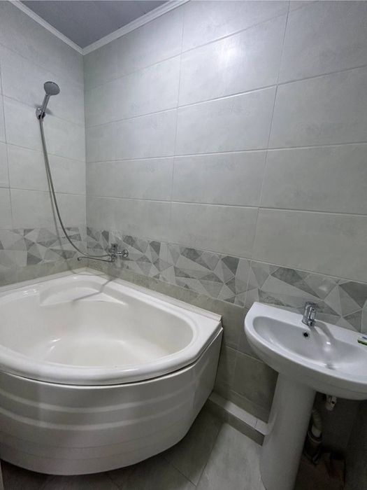 МЕТРО ЧИЛАНЗАР, 1в2/1/4, Чиланзар 16 квартал, Продаётся Квартира