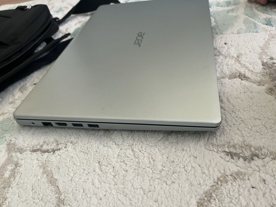 Лаптоп acer aspire 3 нов е на 3месеца