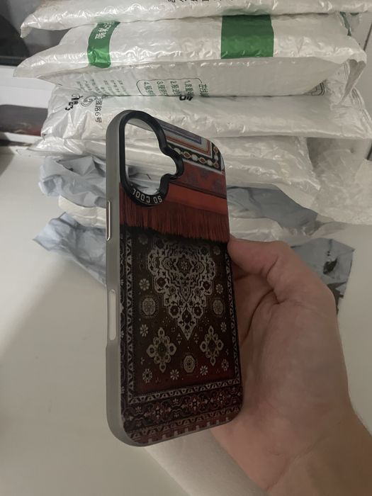 Чехол для iPhone 16