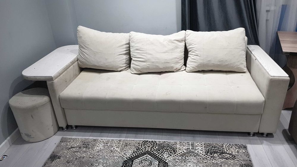 Диван прямой 2 пуфика