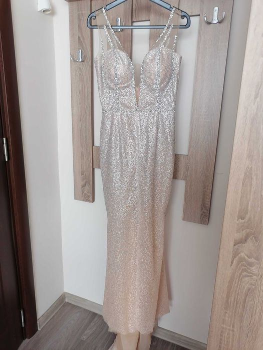 Бална роля тип русалка