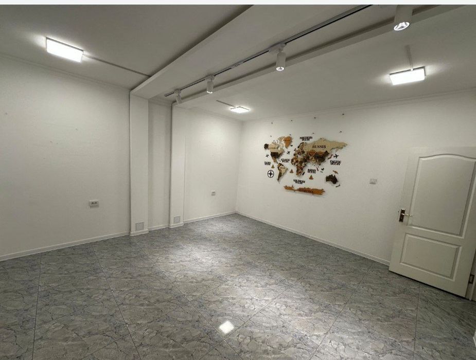 Лабзак 3 комнаты 65м² под офис вдоль дороги