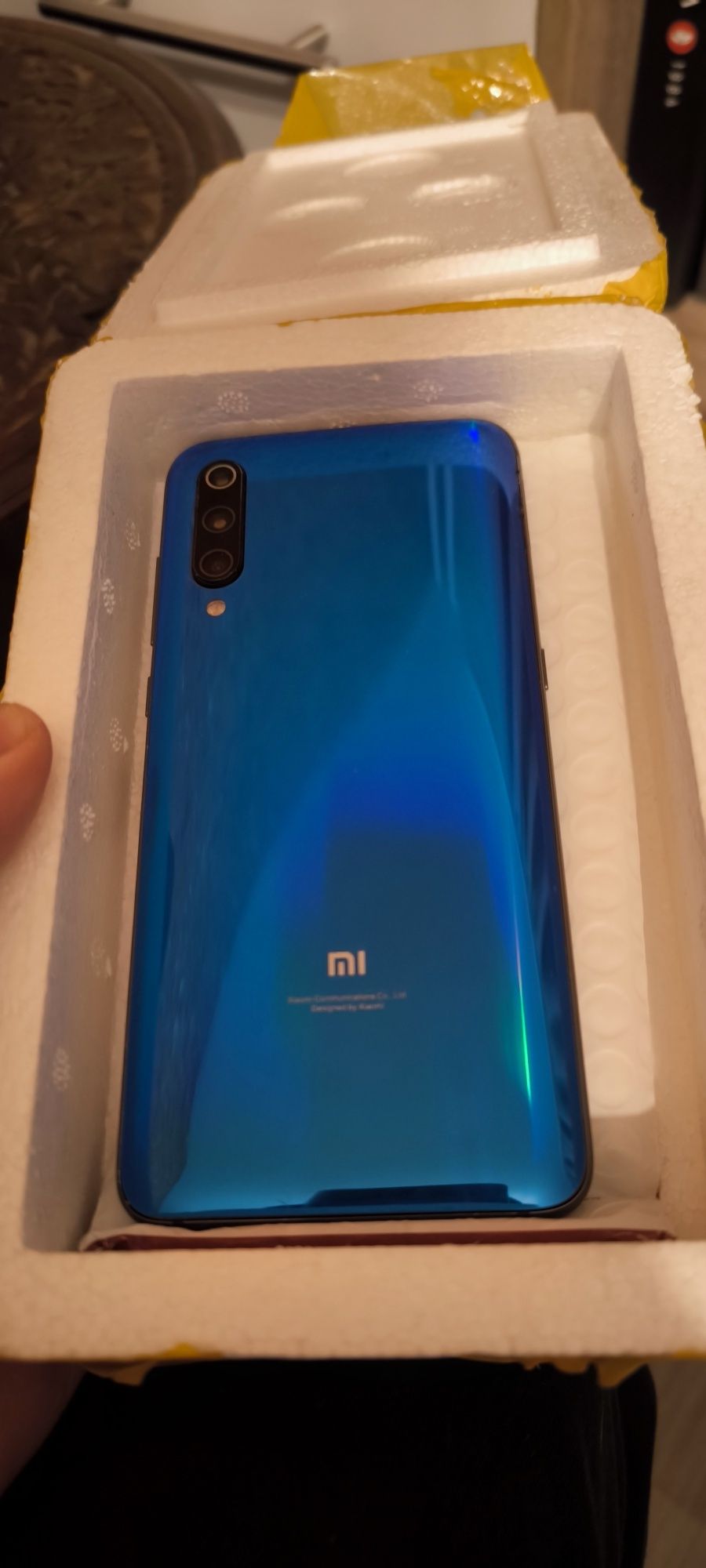 Xiаomi 9 8/128 GB памет