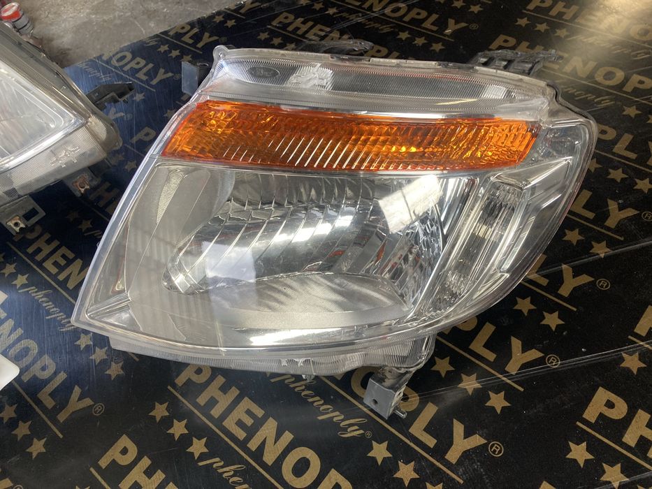 Ford Ranger 2012 година Десни Фарове